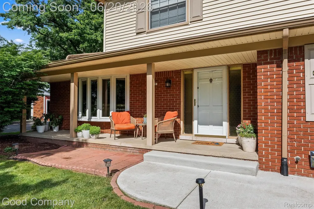 833 Cobblestone Drive Rochester Hills City MI 48309
