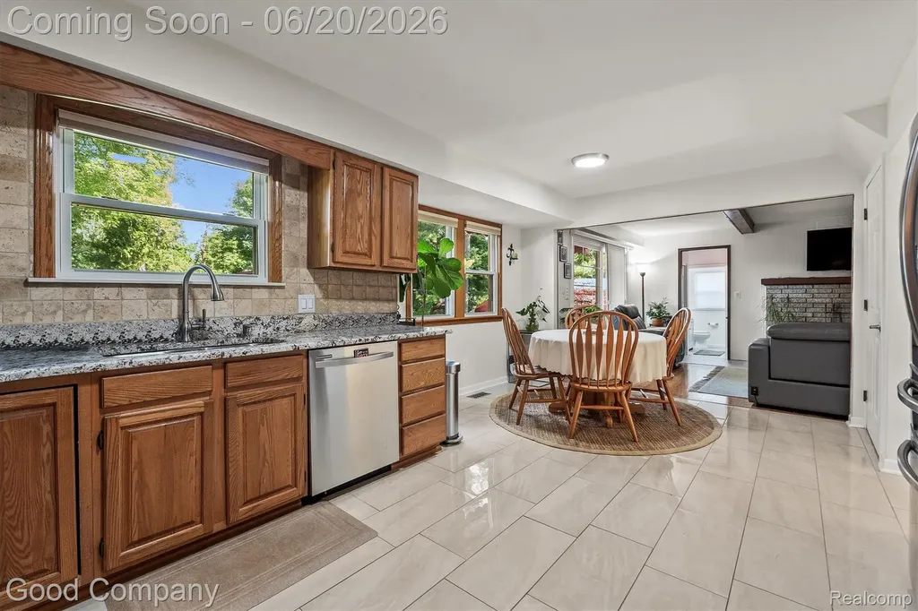 833 Cobblestone Drive Rochester Hills City MI 48309
