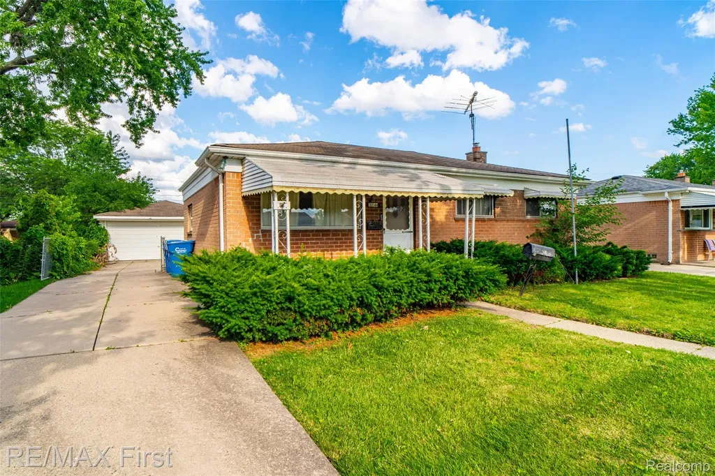30144 Roan Drive Warren City MI 48093