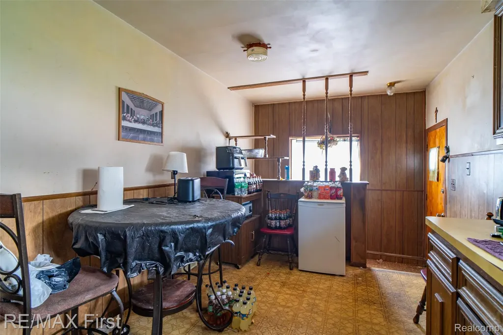 30144 Roan Drive Warren City MI 48093
