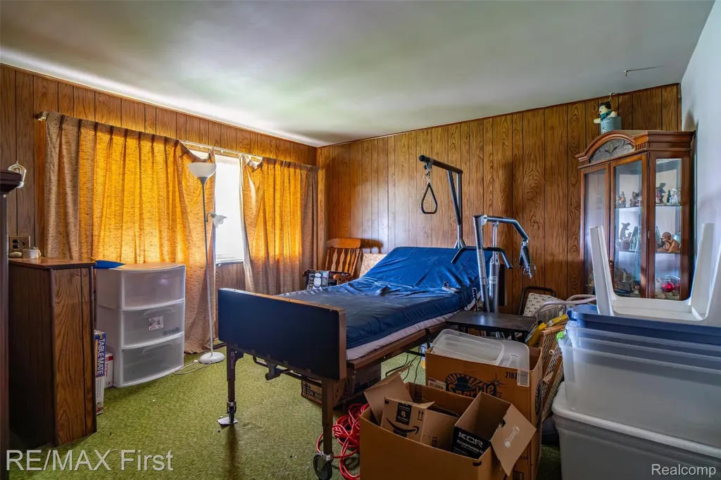 30144 Roan Drive Warren City MI 48093