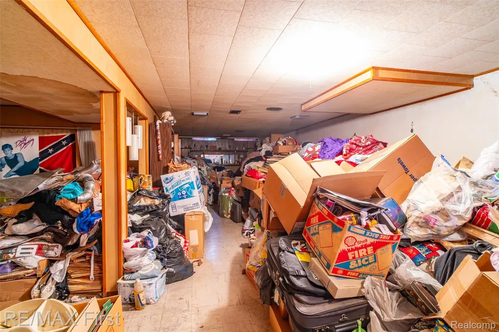 30144 Roan Drive Warren City MI 48093