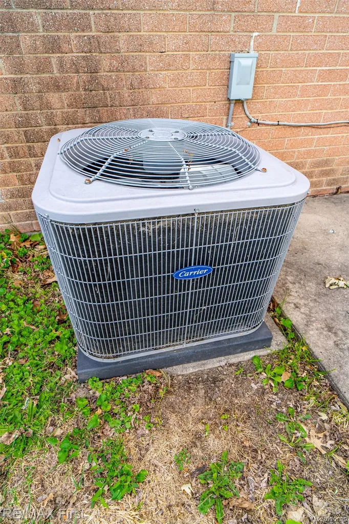 30144 Roan Drive Warren City MI 48093