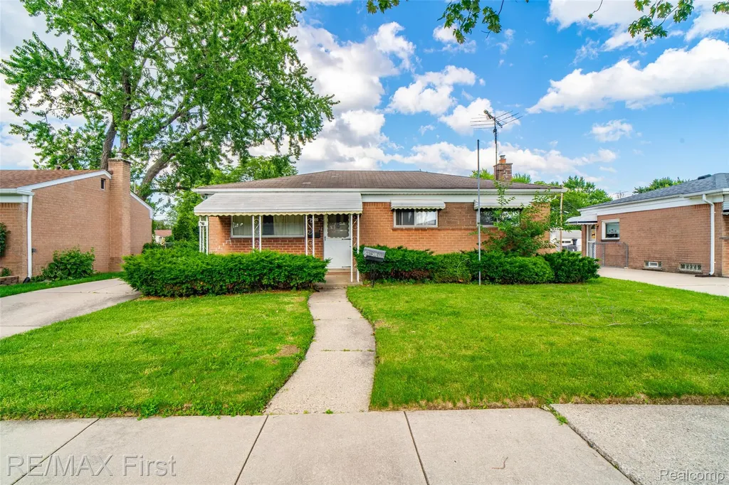 30144 Roan Drive Warren City MI 48093