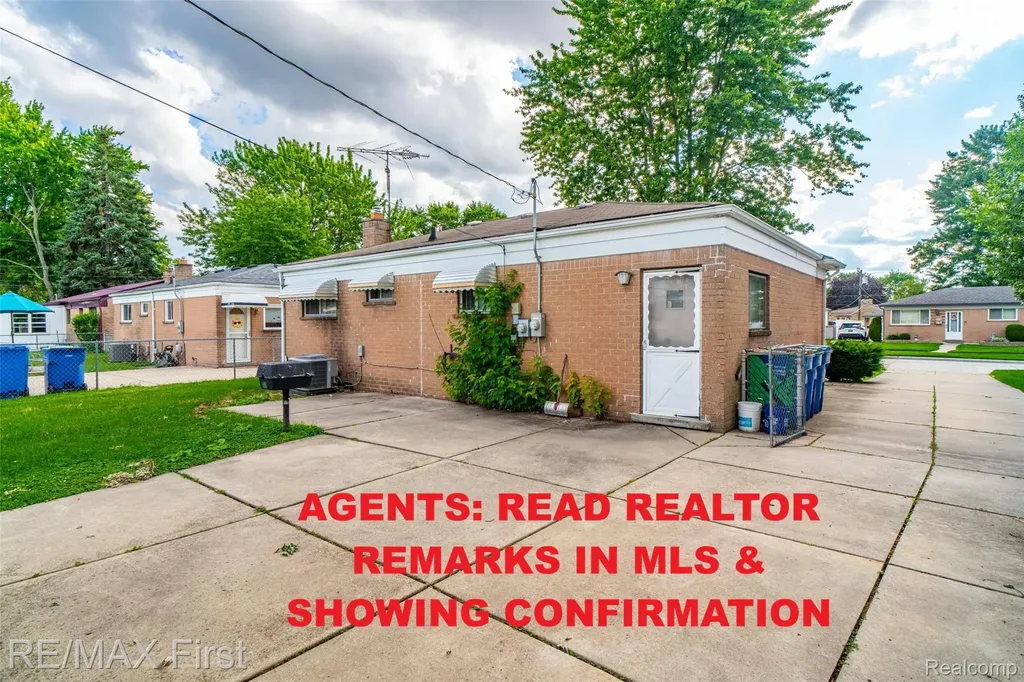 30144 Roan Drive Warren City MI 48093