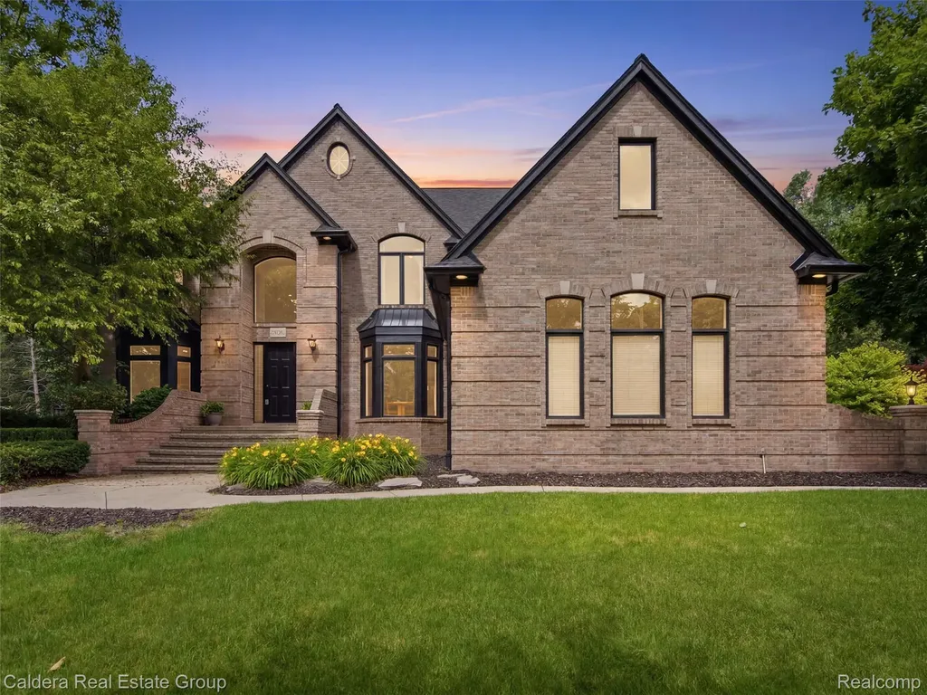 56015 Parkview Drive Shelby Charter Township MI 48316