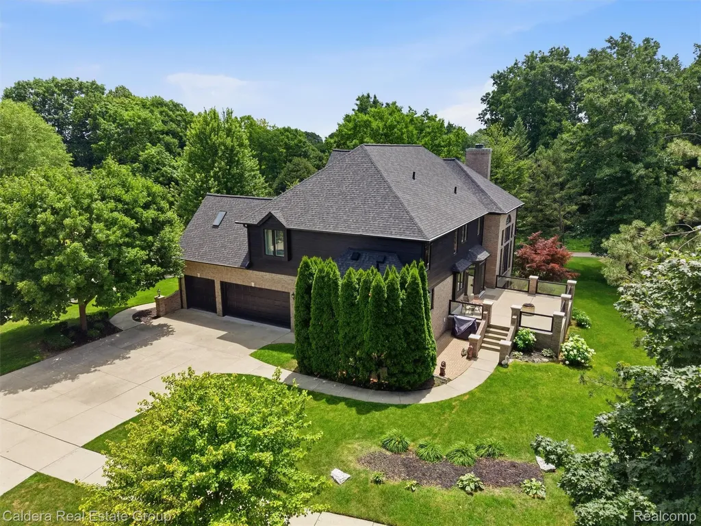 56015 Parkview Drive Shelby Charter Township MI 48316