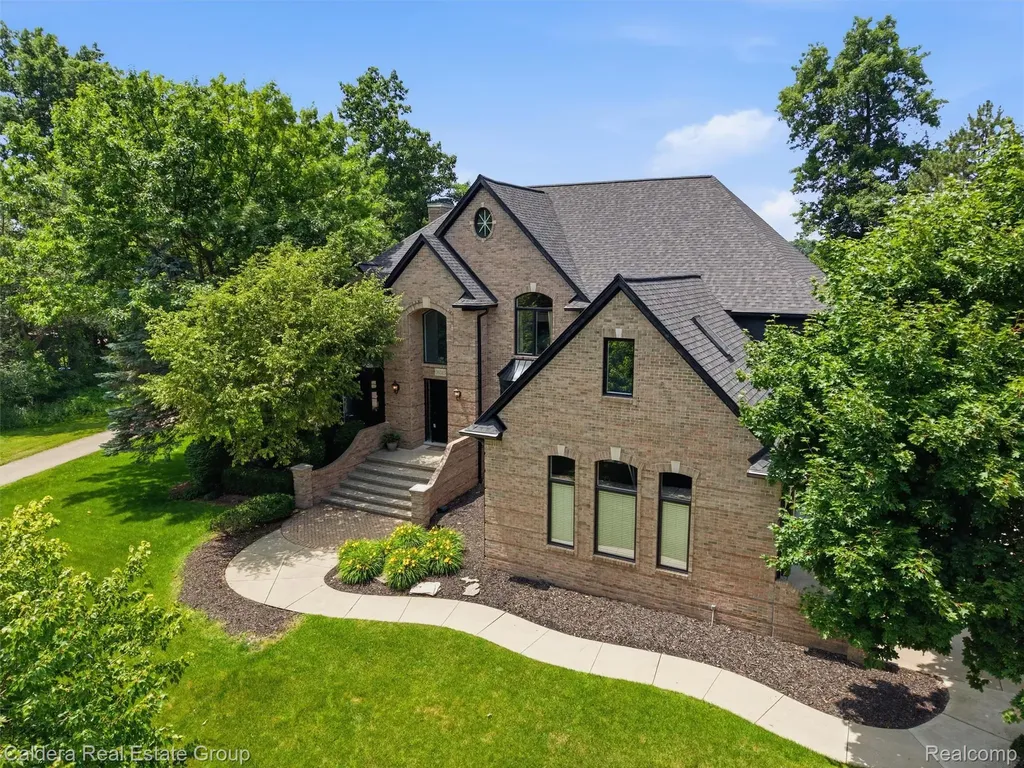 56015 Parkview Drive Shelby Charter Township MI 48316