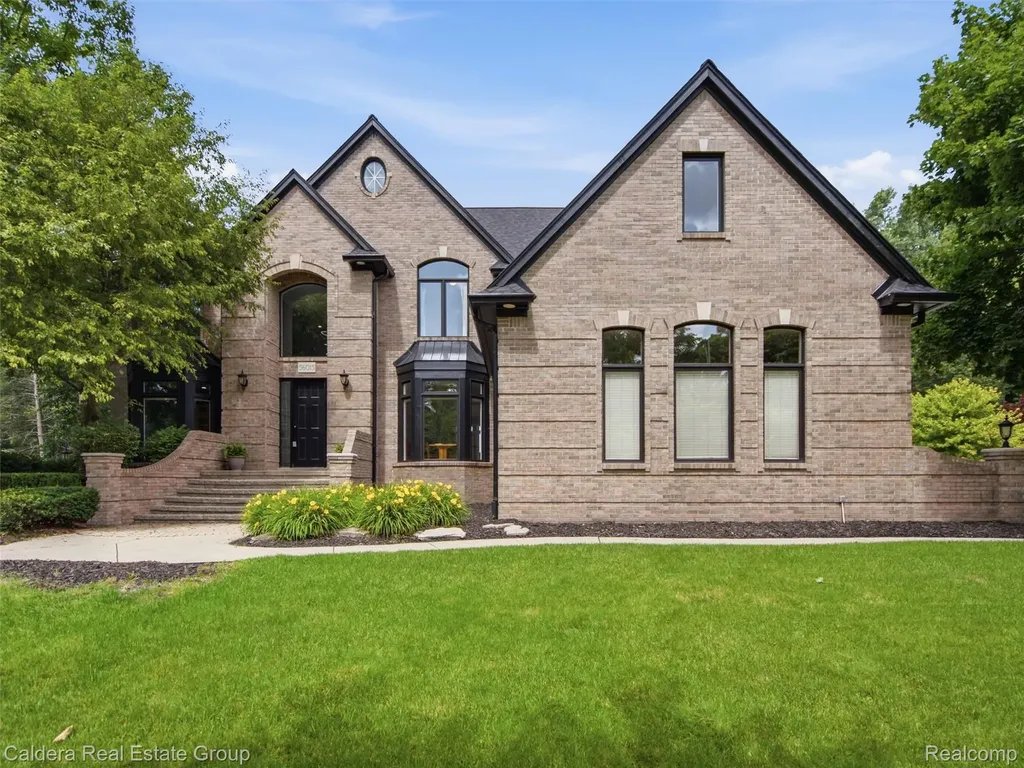 56015 Parkview Drive Shelby Charter Township MI 48316