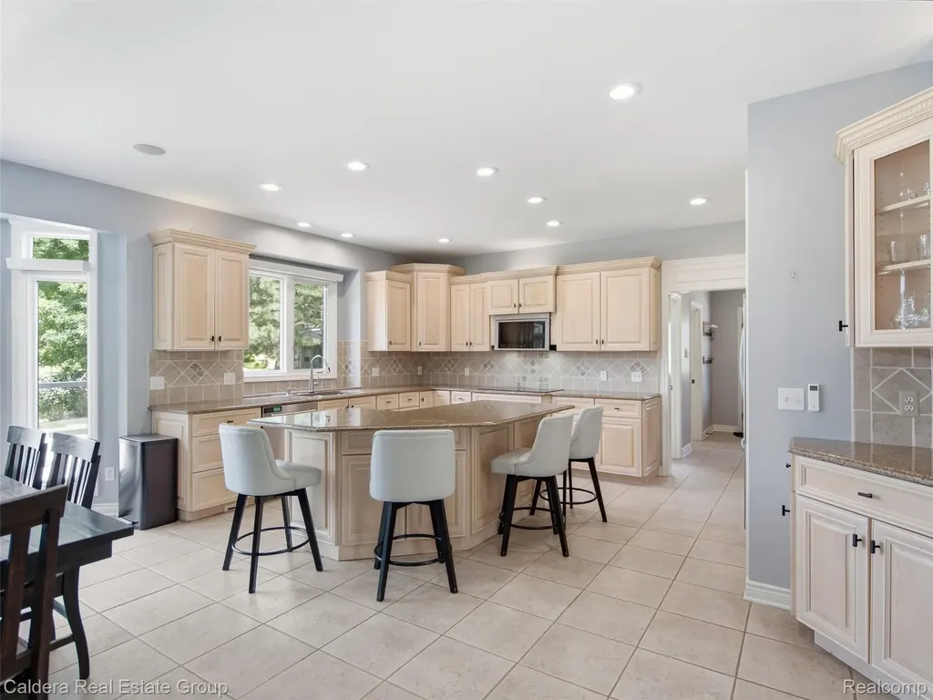 56015 Parkview Drive Shelby Charter Township MI 48316