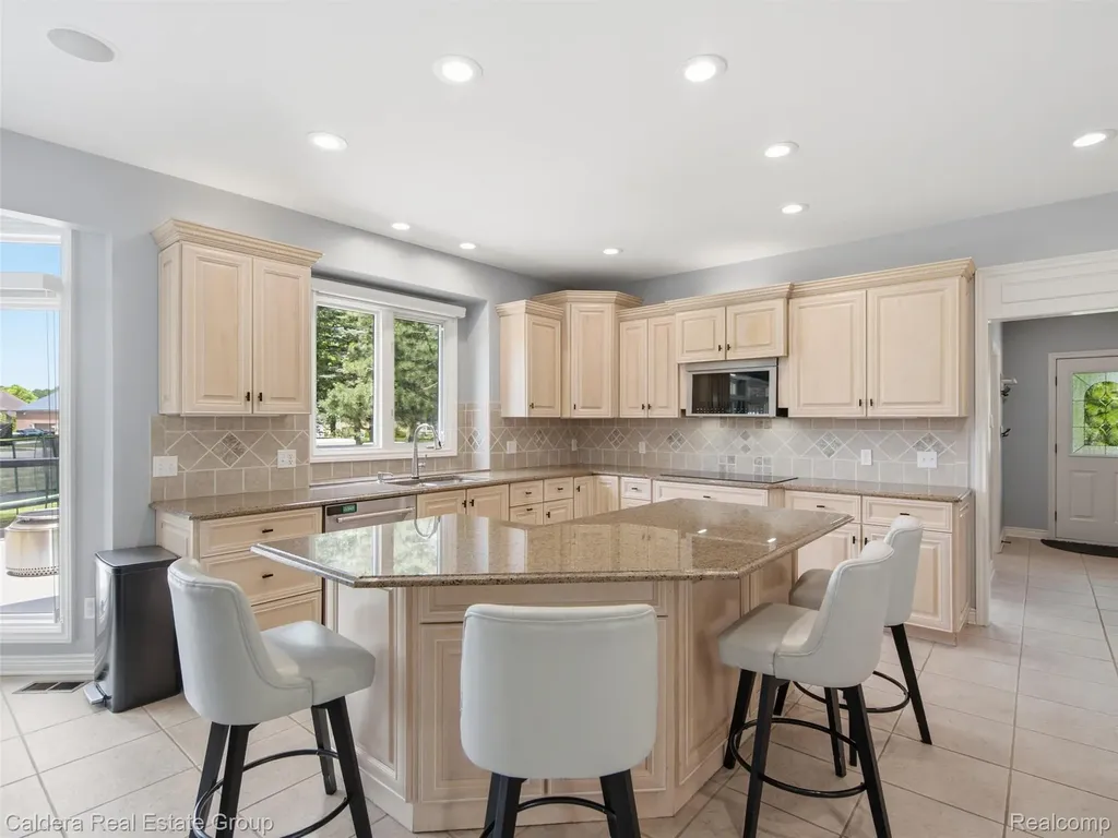 56015 Parkview Drive Shelby Charter Township MI 48316