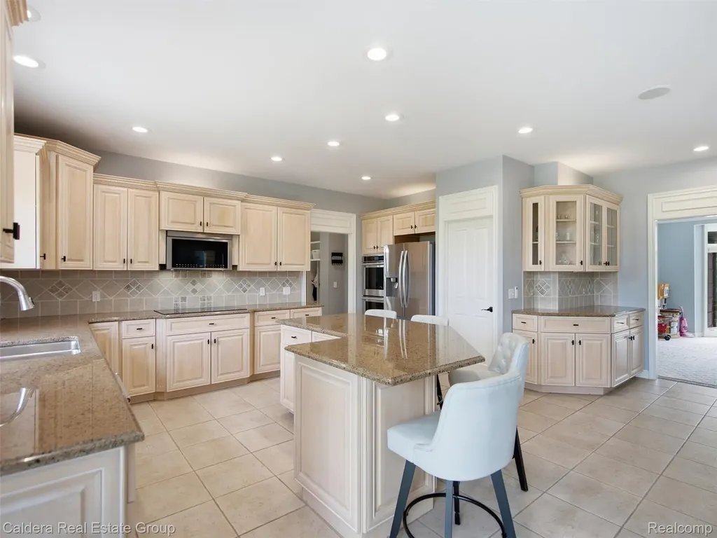 56015 Parkview Drive Shelby Charter Township MI 48316