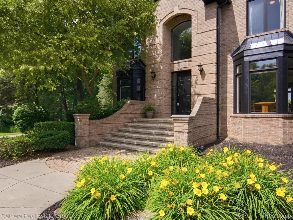 56015 Parkview Drive Shelby Charter Township MI 48316