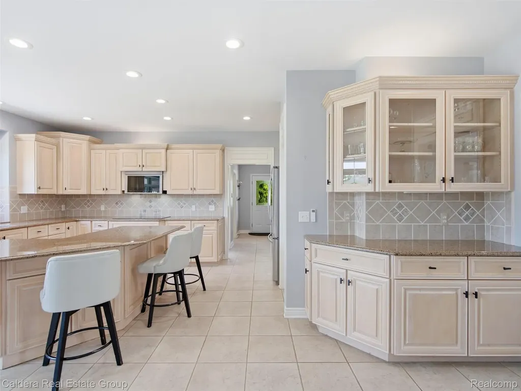 56015 Parkview Drive Shelby Charter Township MI 48316