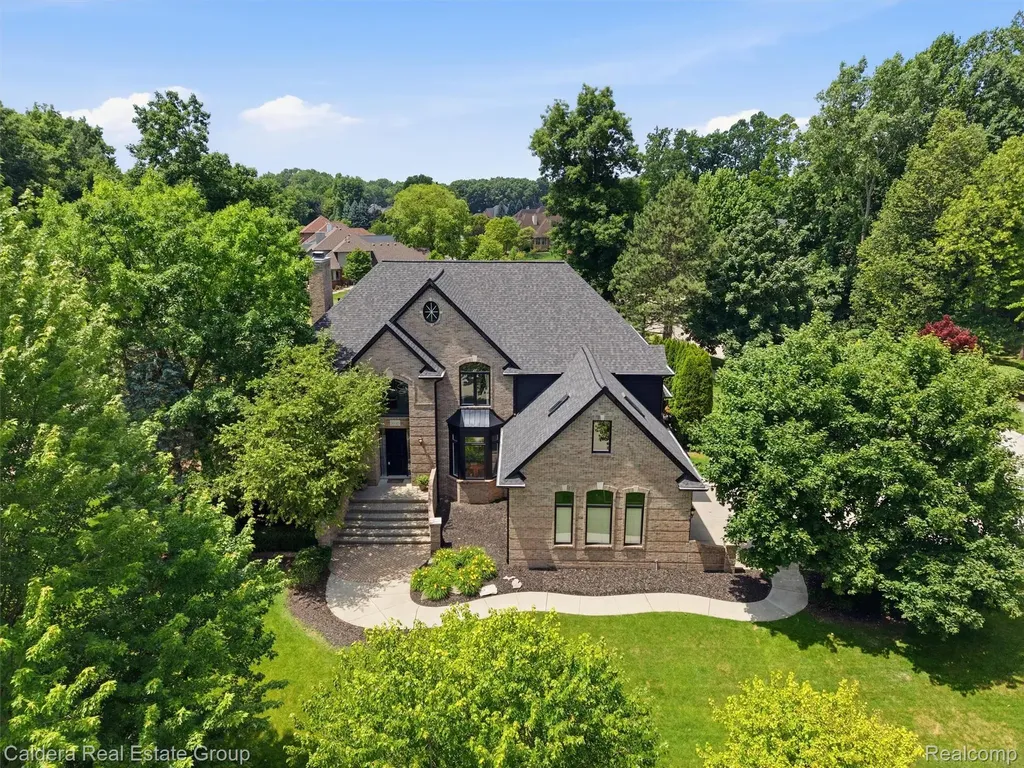 56015 Parkview Drive Shelby Charter Township MI 48316