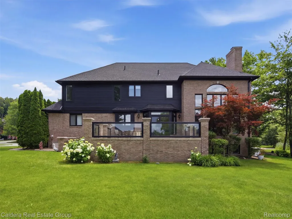 56015 Parkview Drive Shelby Charter Township MI 48316