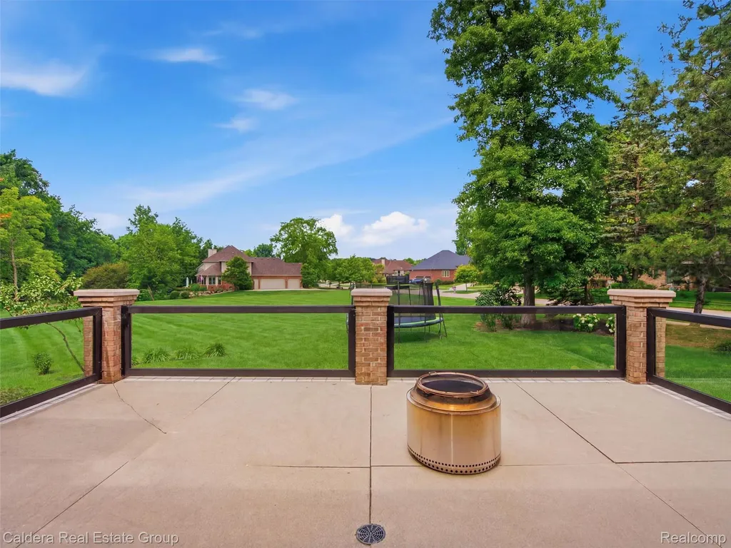 56015 Parkview Drive Shelby Charter Township MI 48316