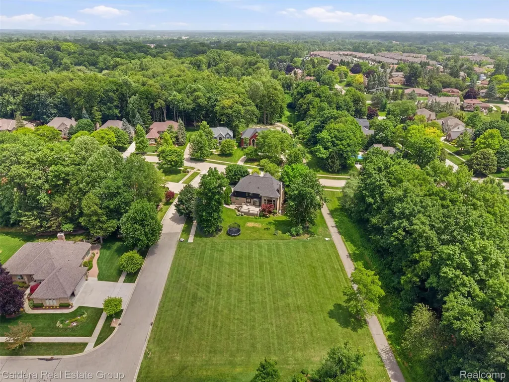 56015 Parkview Drive Shelby Charter Township MI 48316