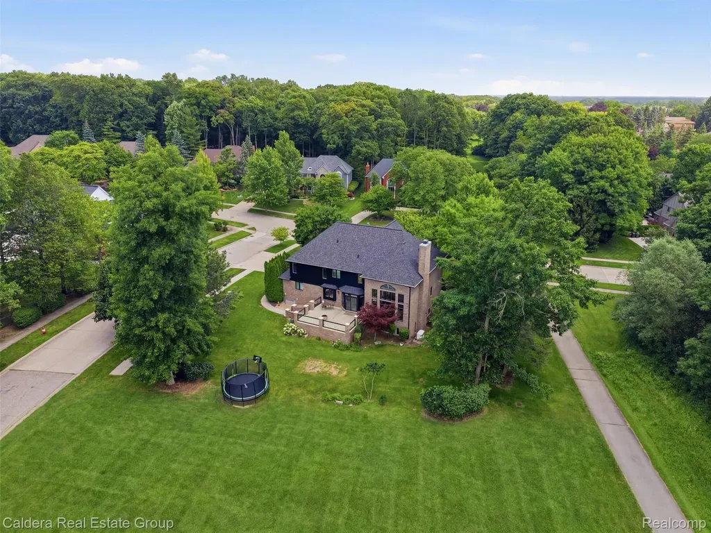 56015 Parkview Drive Shelby Charter Township MI 48316