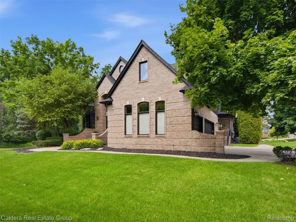 56015 Parkview Drive Shelby Charter Township MI 48316