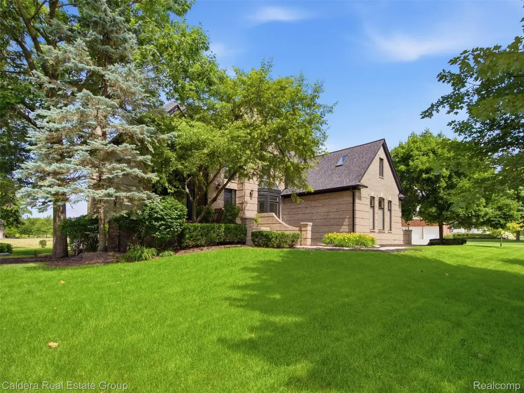 56015 Parkview Drive Shelby Charter Township MI 48316