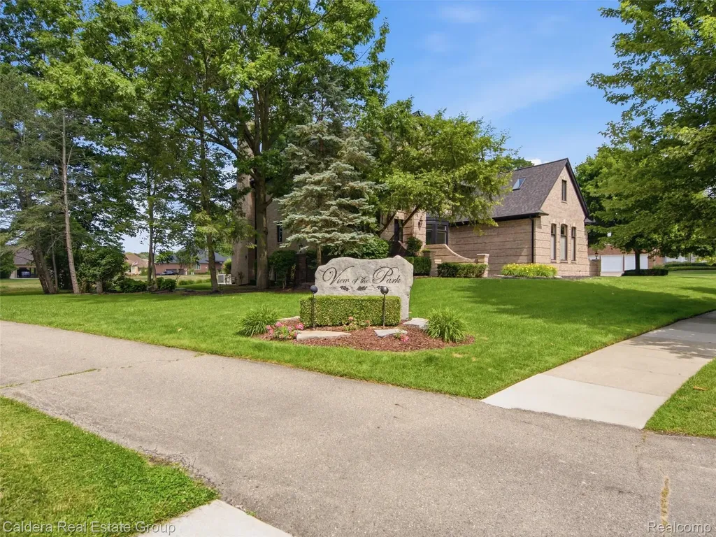 56015 Parkview Drive Shelby Charter Township MI 48316