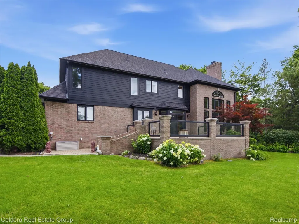 56015 Parkview Drive Shelby Charter Township MI 48316
