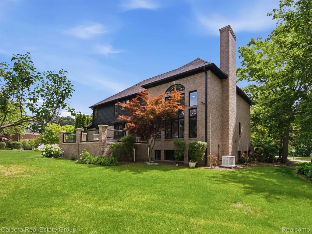 56015 Parkview Drive Shelby Charter Township MI 48316
