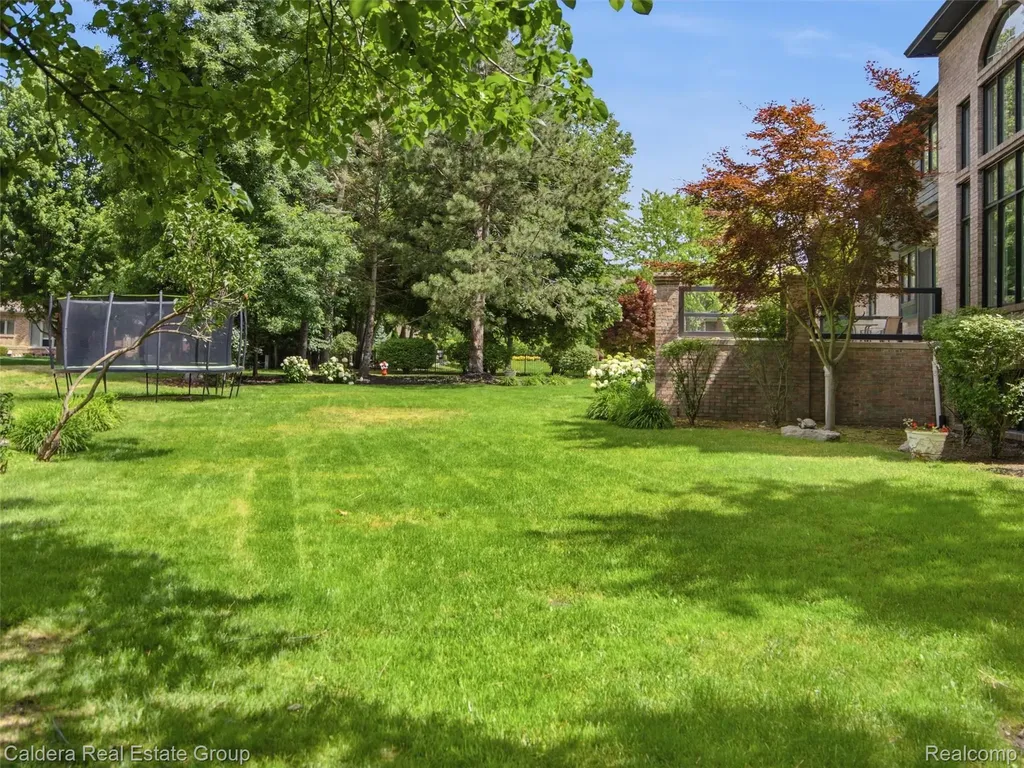 56015 Parkview Drive Shelby Charter Township MI 48316