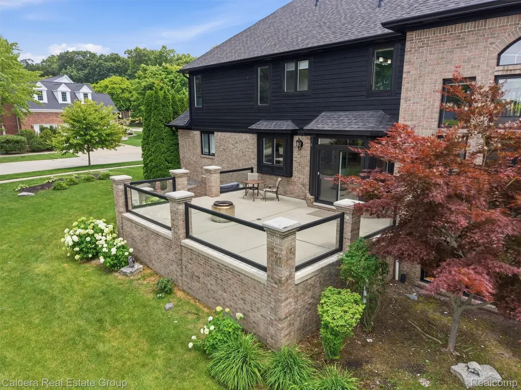 56015 Parkview Drive Shelby Charter Township MI 48316