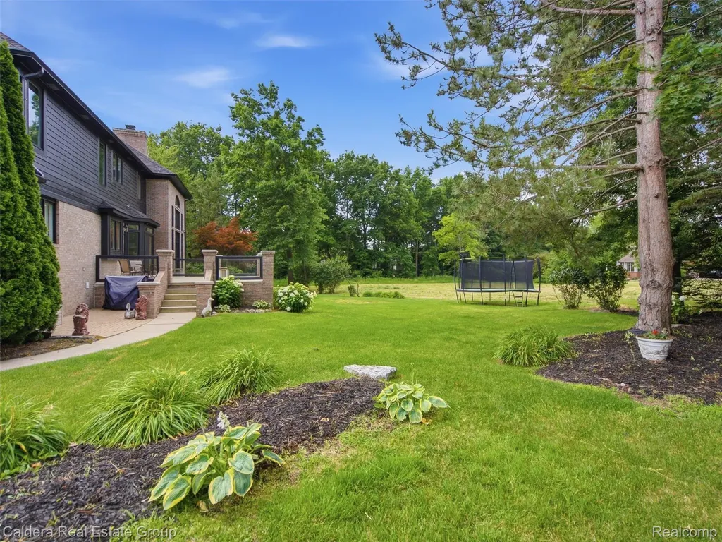 56015 Parkview Drive Shelby Charter Township MI 48316
