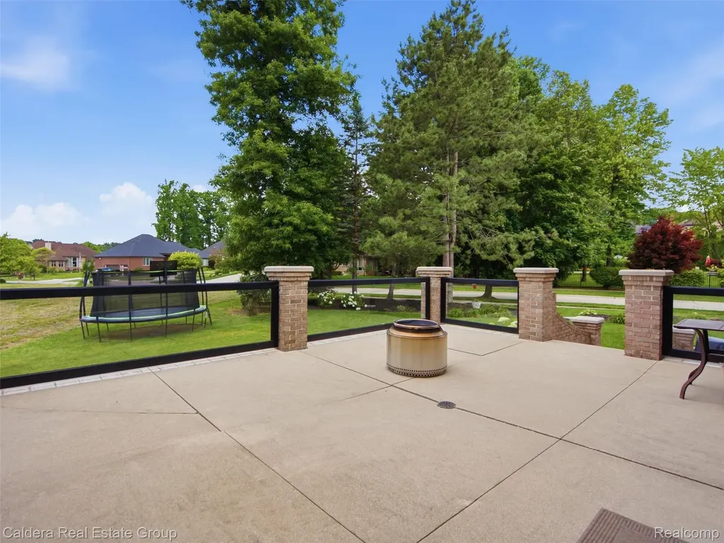 56015 Parkview Drive Shelby Charter Township MI 48316