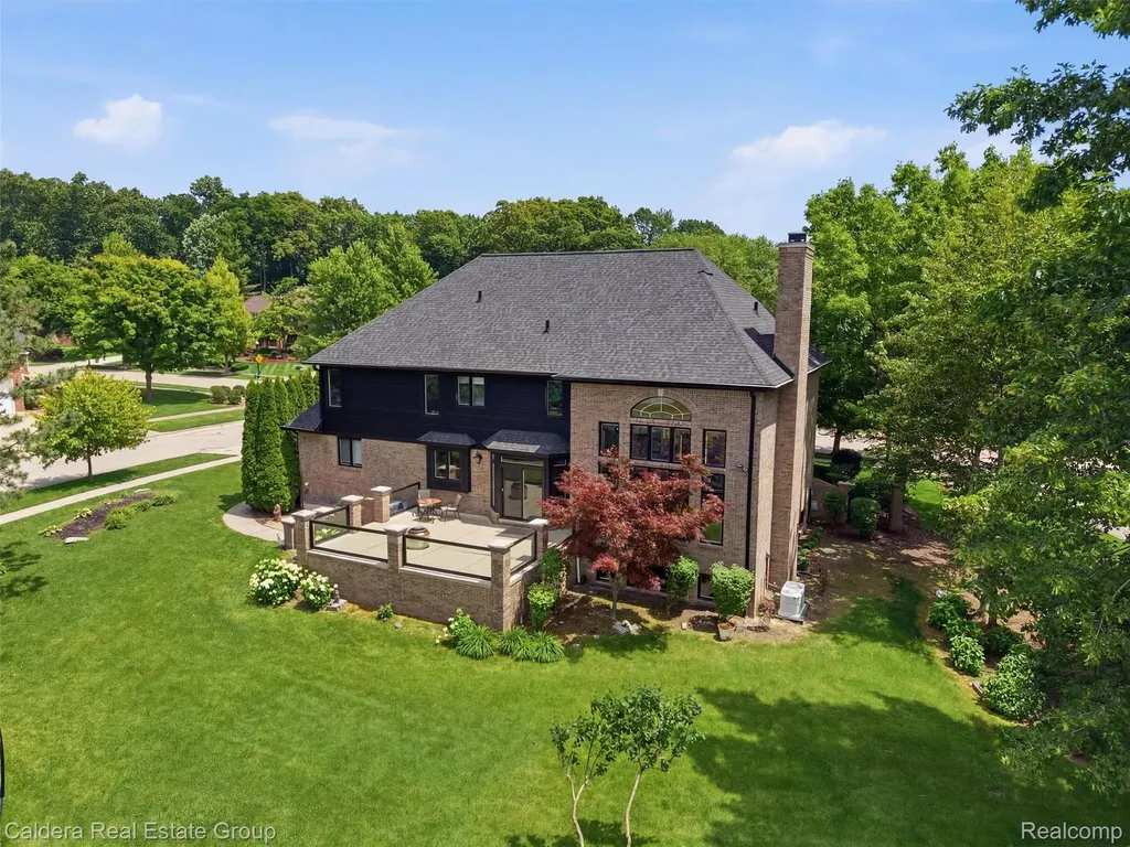 56015 Parkview Drive Shelby Charter Township MI 48316