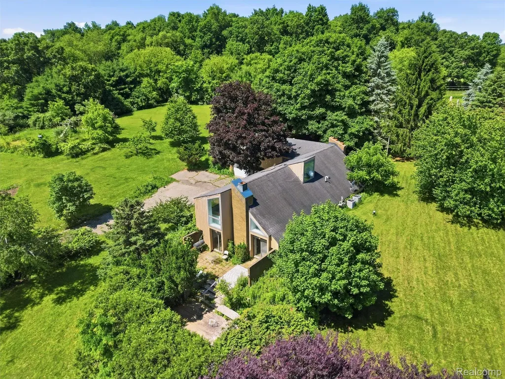 4554 Mystic Hills Circle Brighton Township MI 48380