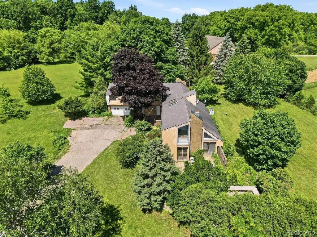 4554 Mystic Hills Circle Brighton Township MI 48380