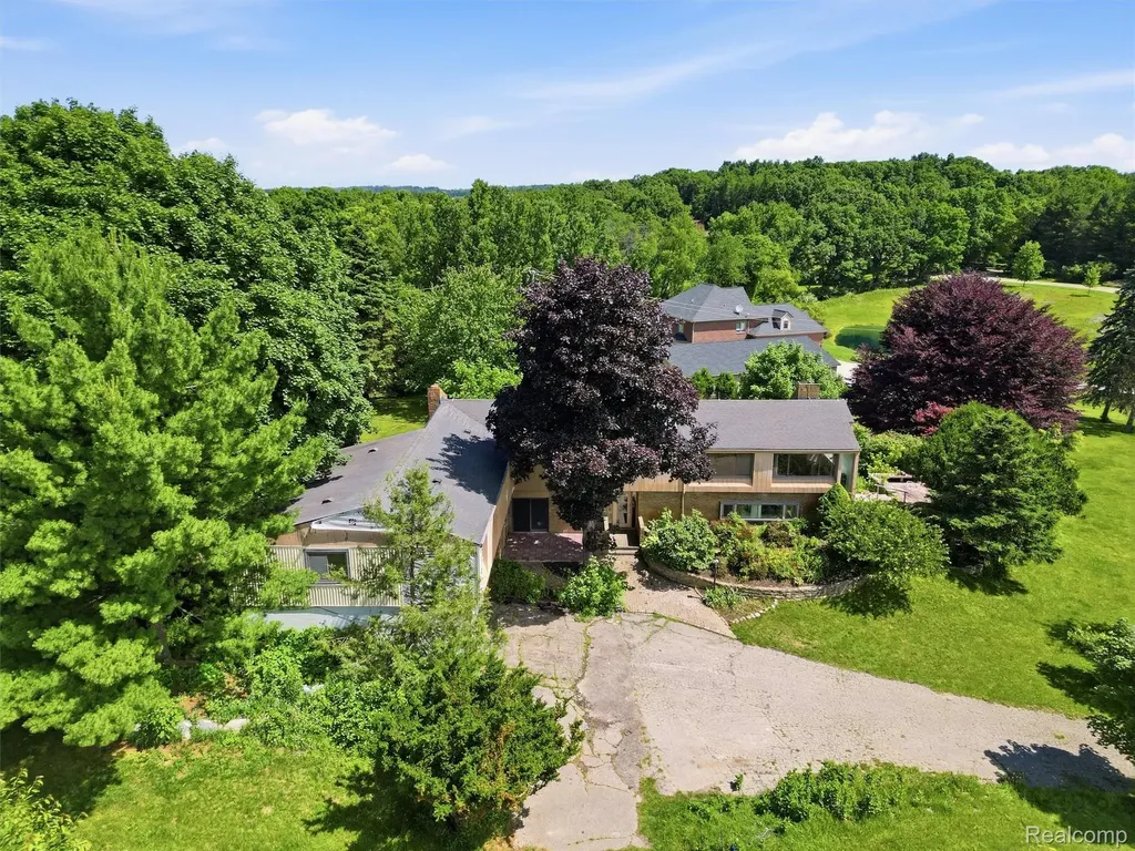 4554 Mystic Hills Circle Brighton Township MI 48380