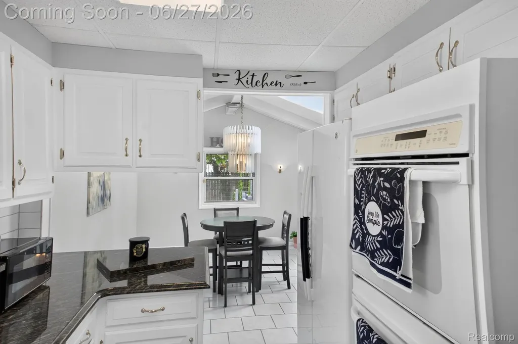 19315 Delaware Street Roseville City MI 48066
