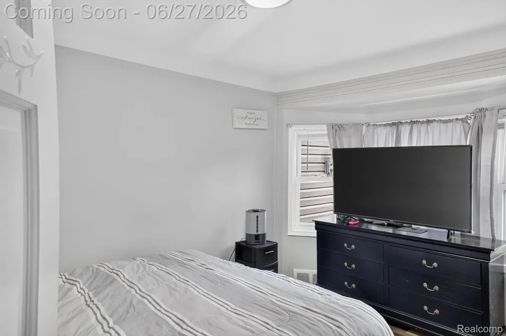 19315 Delaware Street Roseville City MI 48066