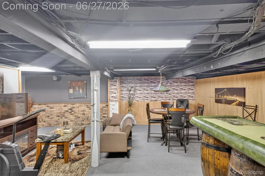 19315 Delaware Street Roseville City MI 48066