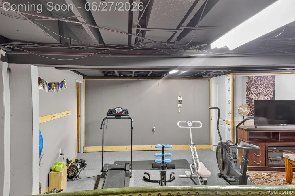 19315 Delaware Street Roseville City MI 48066