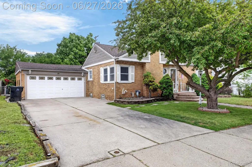19315 Delaware Street Roseville City MI 48066
