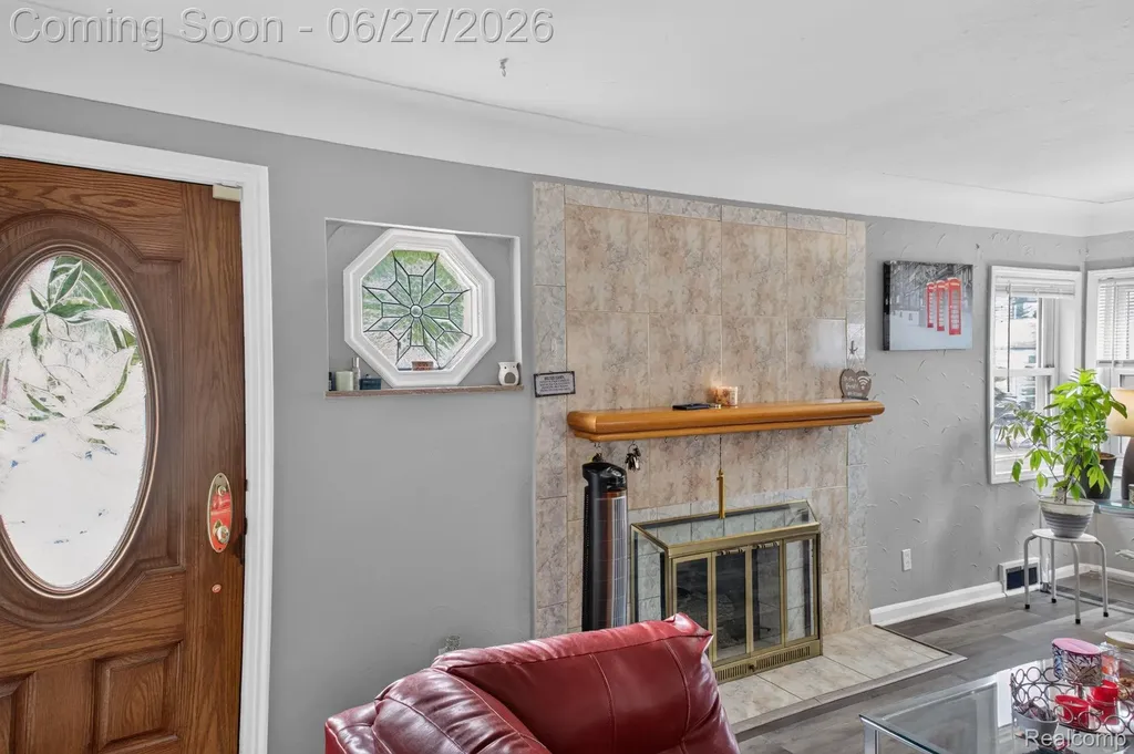 19315 Delaware Street Roseville City MI 48066