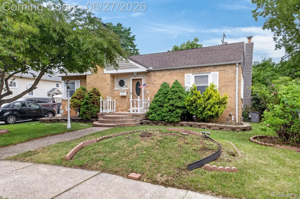 19315 Delaware Street Roseville City MI 48066