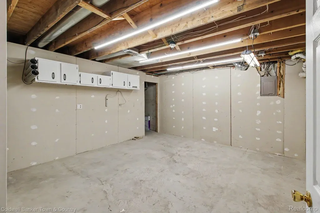 332 Triangle Lake Road Marion Township MI 48843