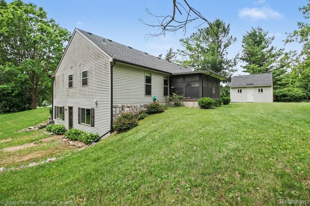 332 Triangle Lake Road Marion Township MI 48843