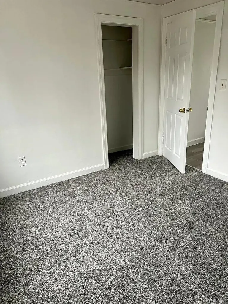 2180 Olive Avenue Lincoln Park City MI 48146