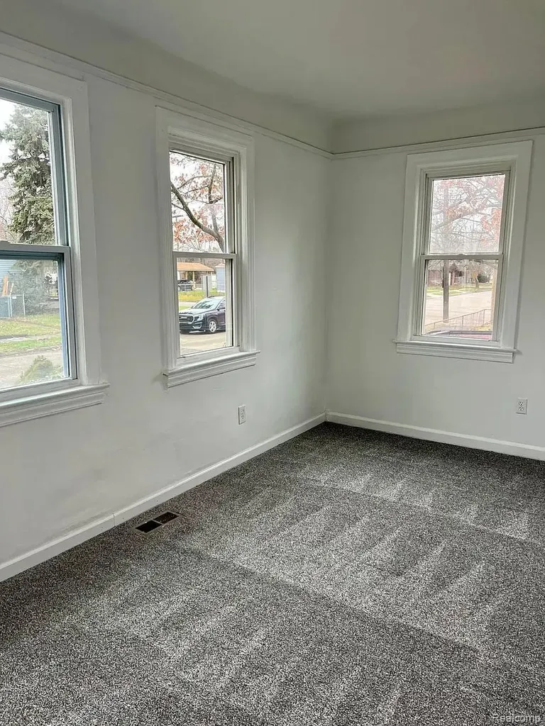 2180 Olive Avenue Lincoln Park City MI 48146