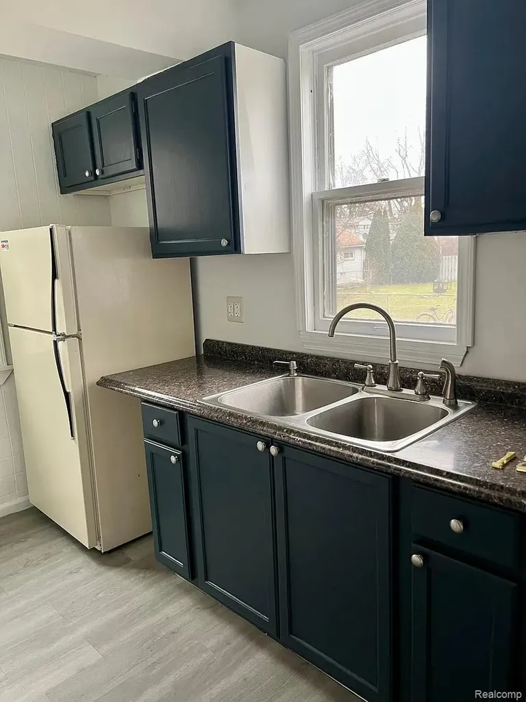 2180 Olive Avenue Lincoln Park City MI 48146