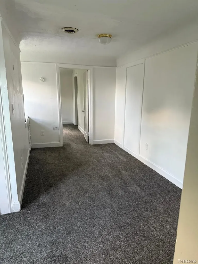 2180 Olive Avenue Lincoln Park City MI 48146