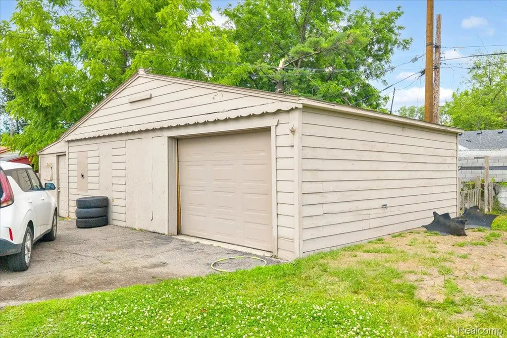 2180 Olive Avenue Lincoln Park City MI 48146